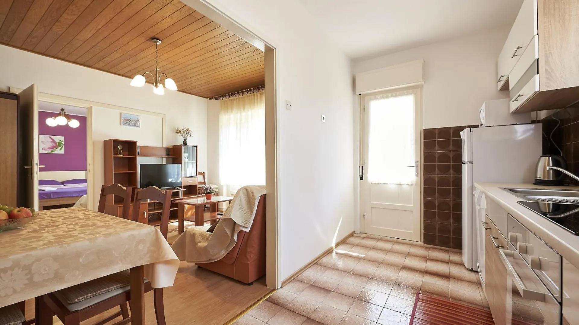 Apartments And Rooms With Parking Space Trogir - 13102 Pensjonat